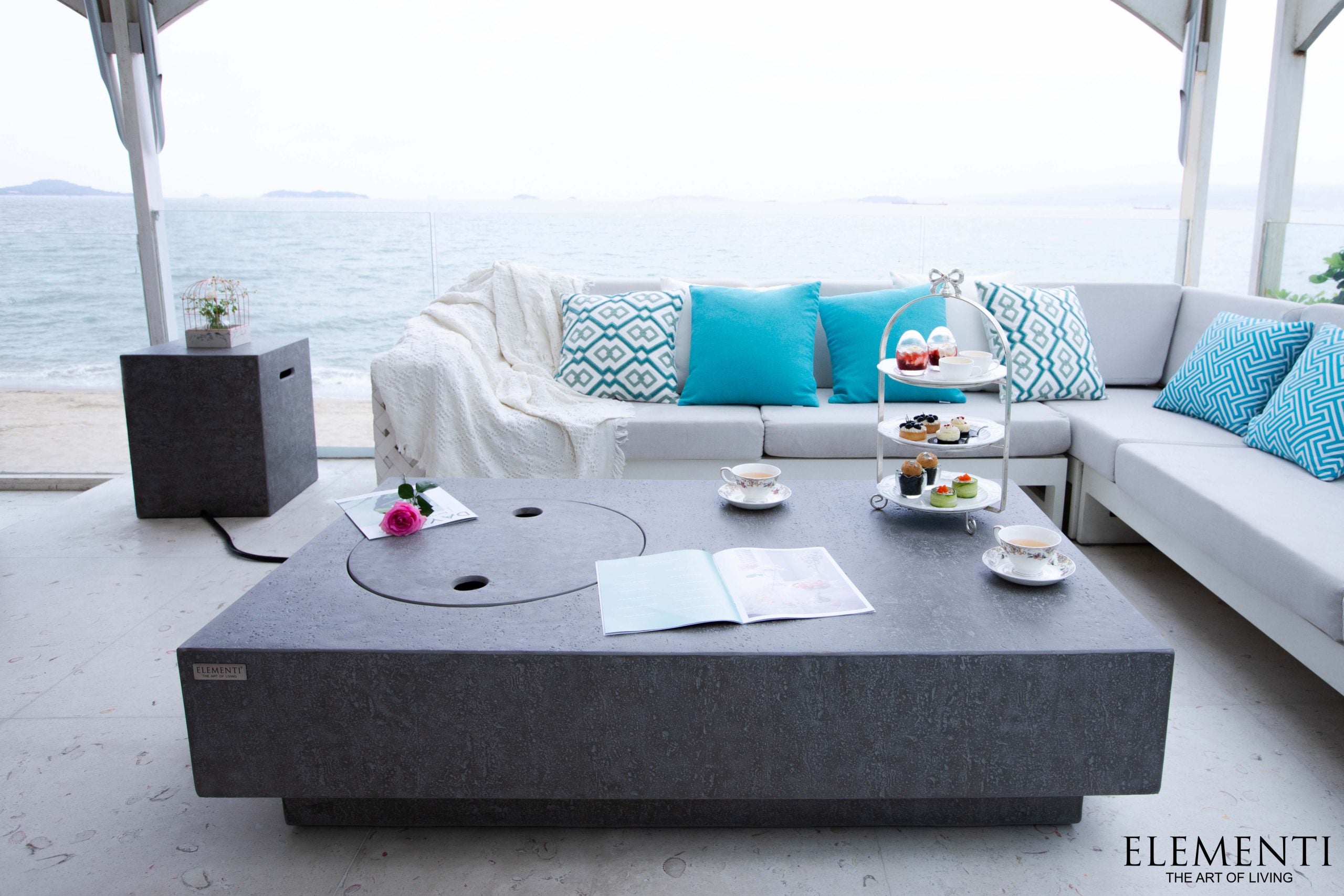 Metropolis Propane Fire Table in Light Gray