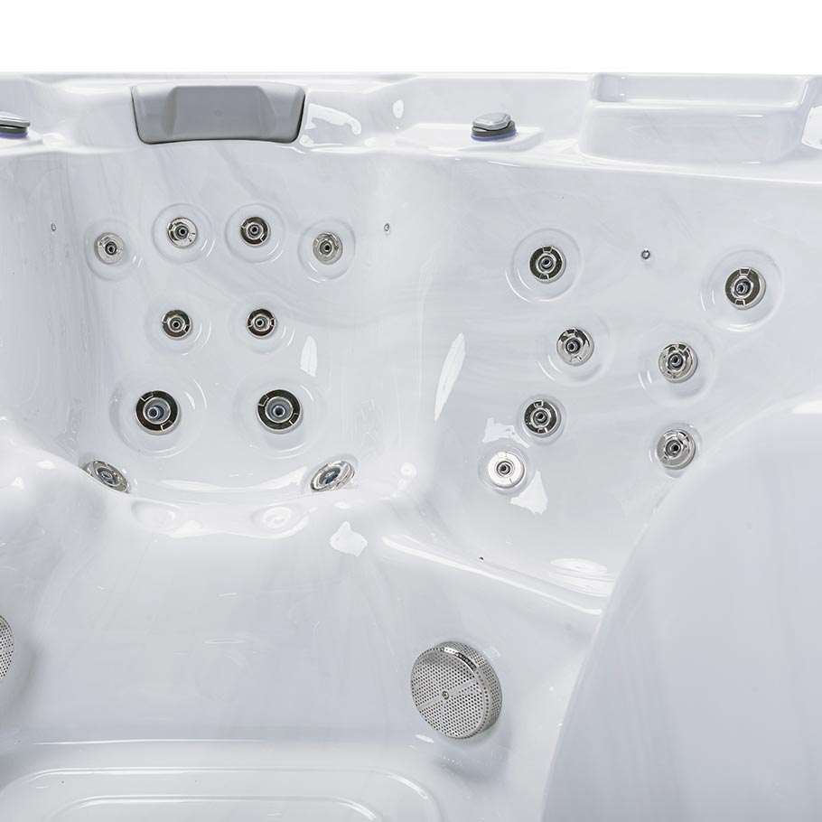 Chicago 7-Person 50-Jet Square Hot Tub