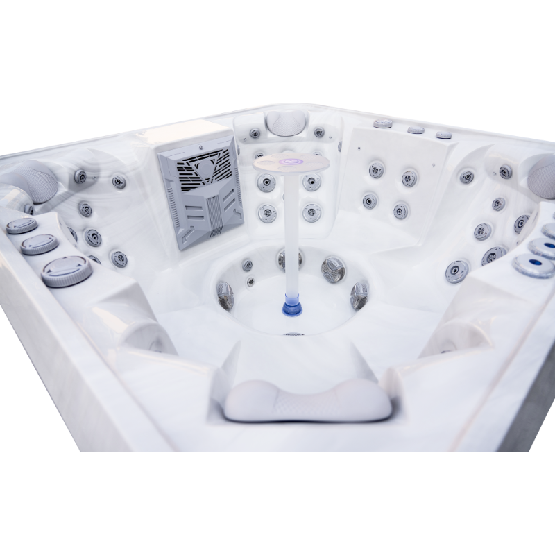 Denali 7-Person Hot Tub