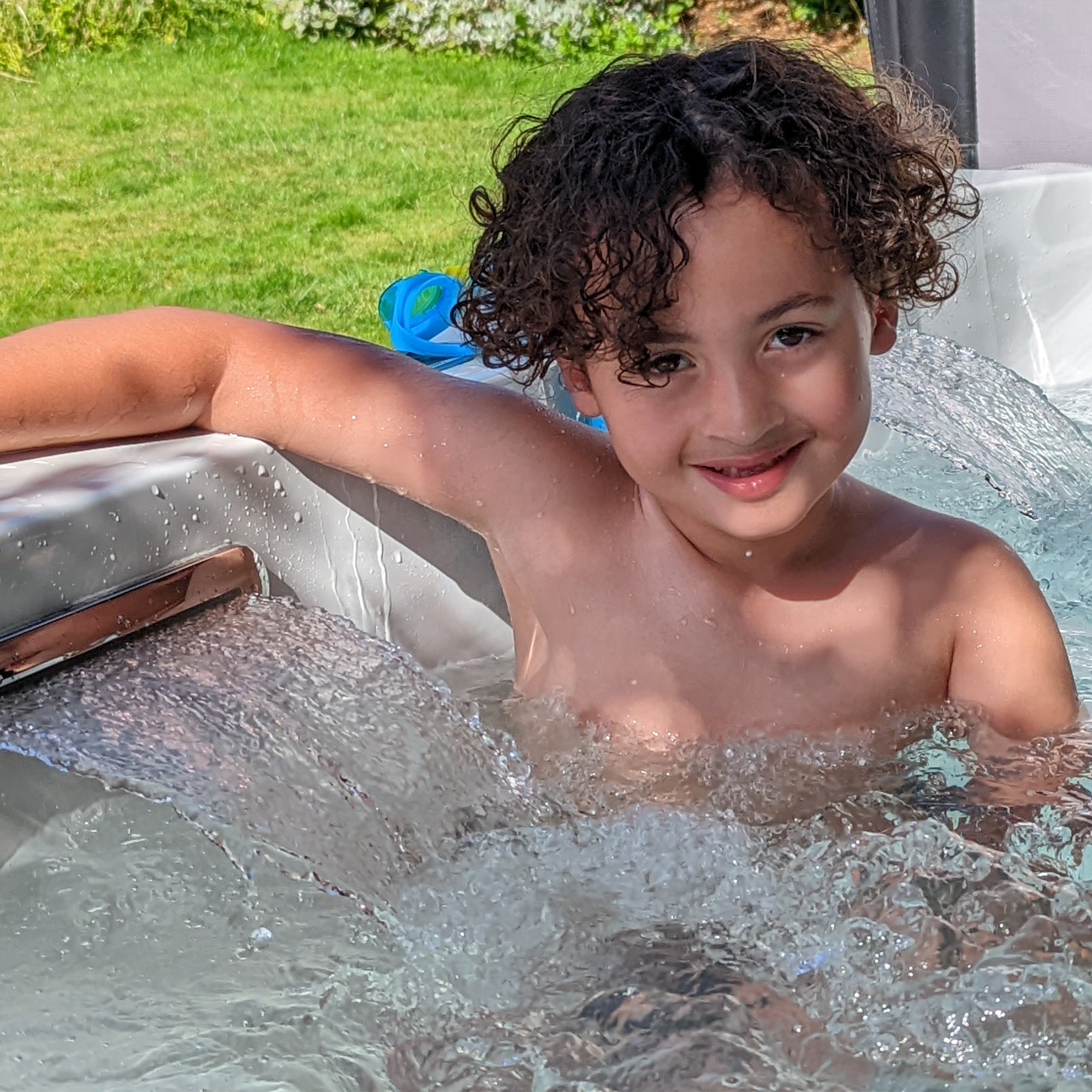 LYS4000 4-Person Plug & Play Hot Tub with Double Lounger