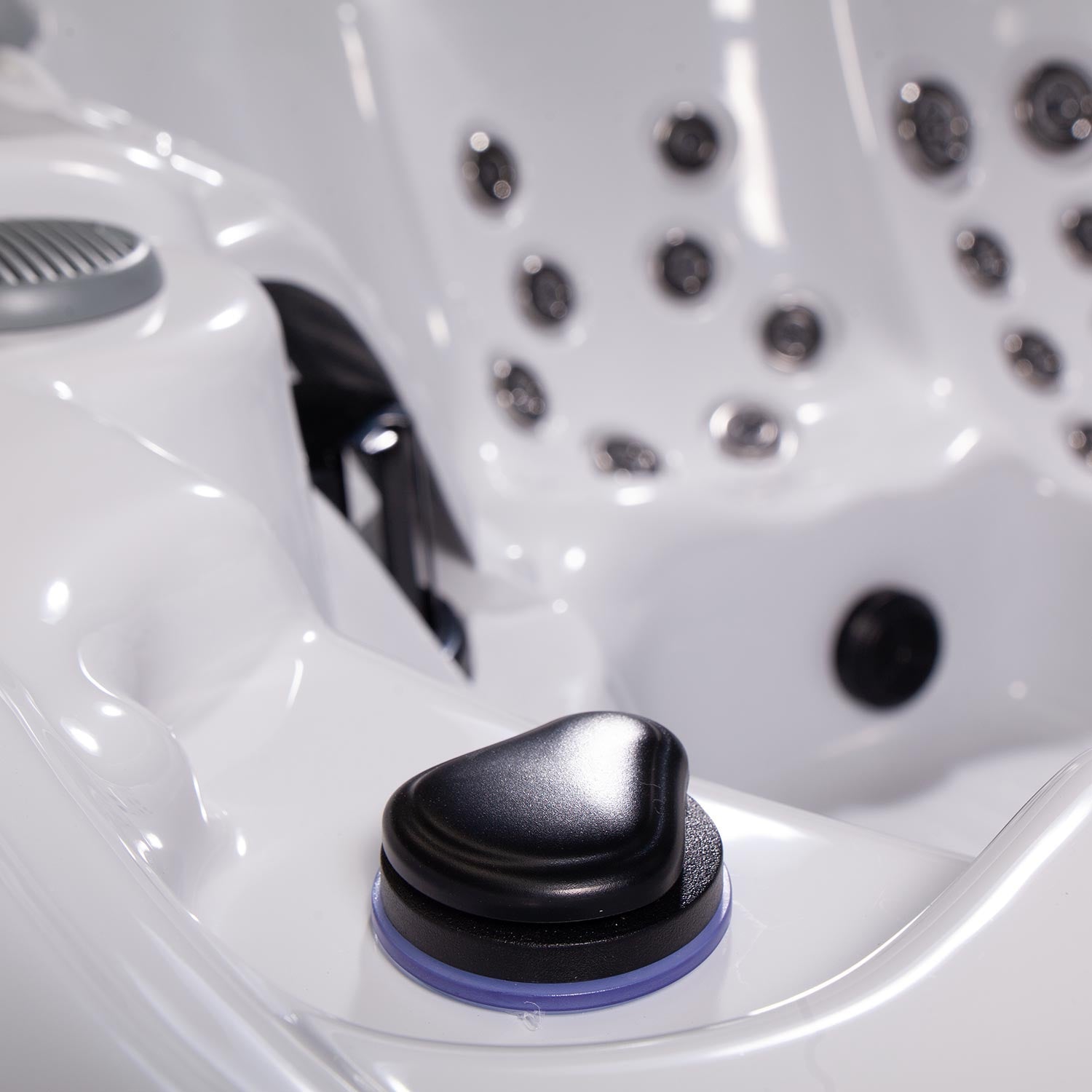 Hollywood 5-Person 51-Jet Square Hot Tub